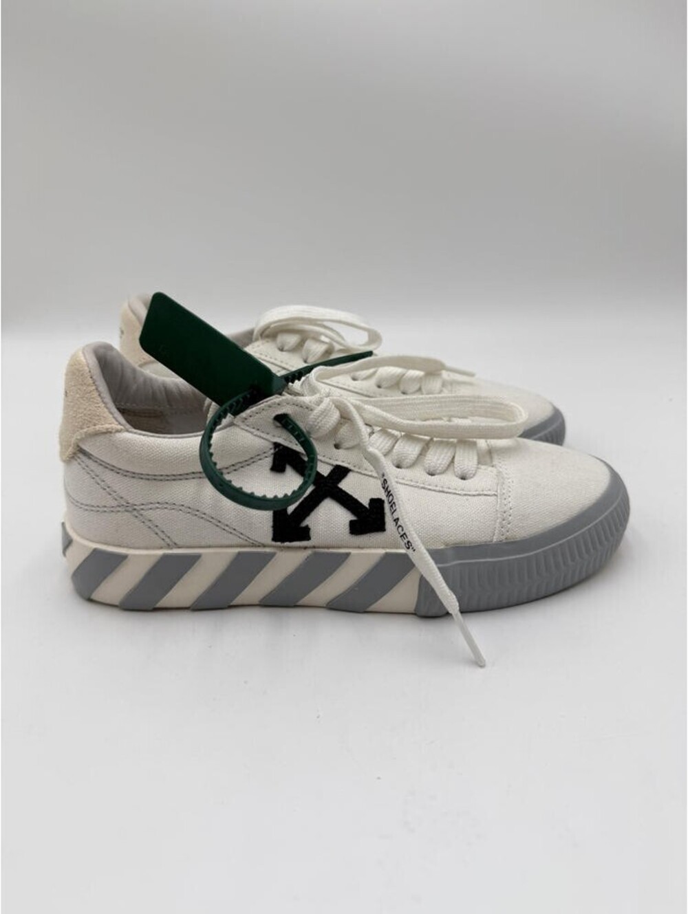 Off White Women’s Vulc lace up low top Sneaker White/Grey/Beige Size 36